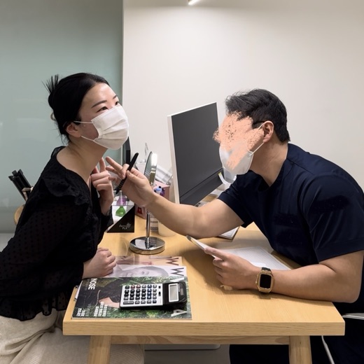 Yerim discussing options face to face with a clinic doctor